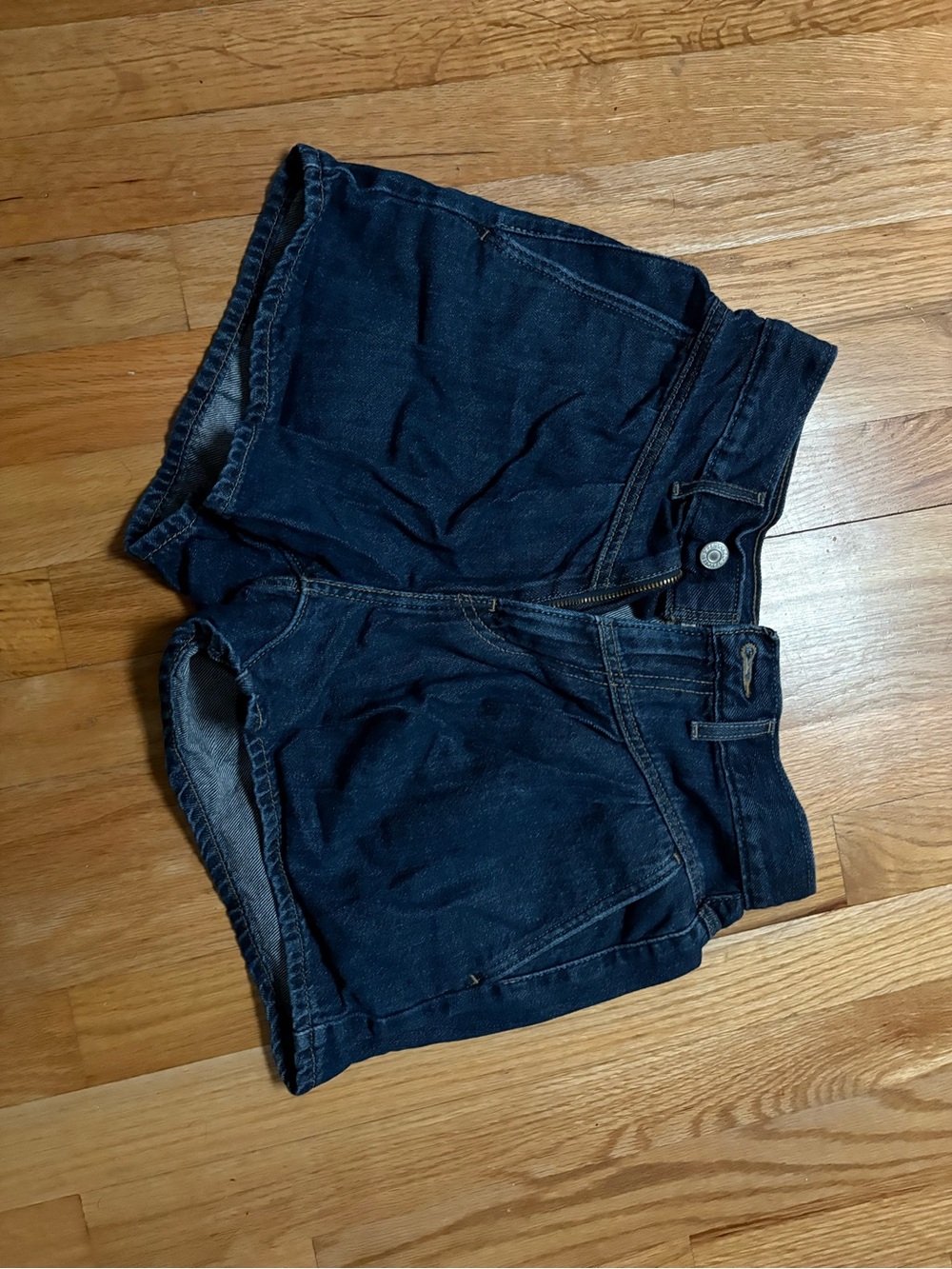 Levi’s Mom Jean Shorts